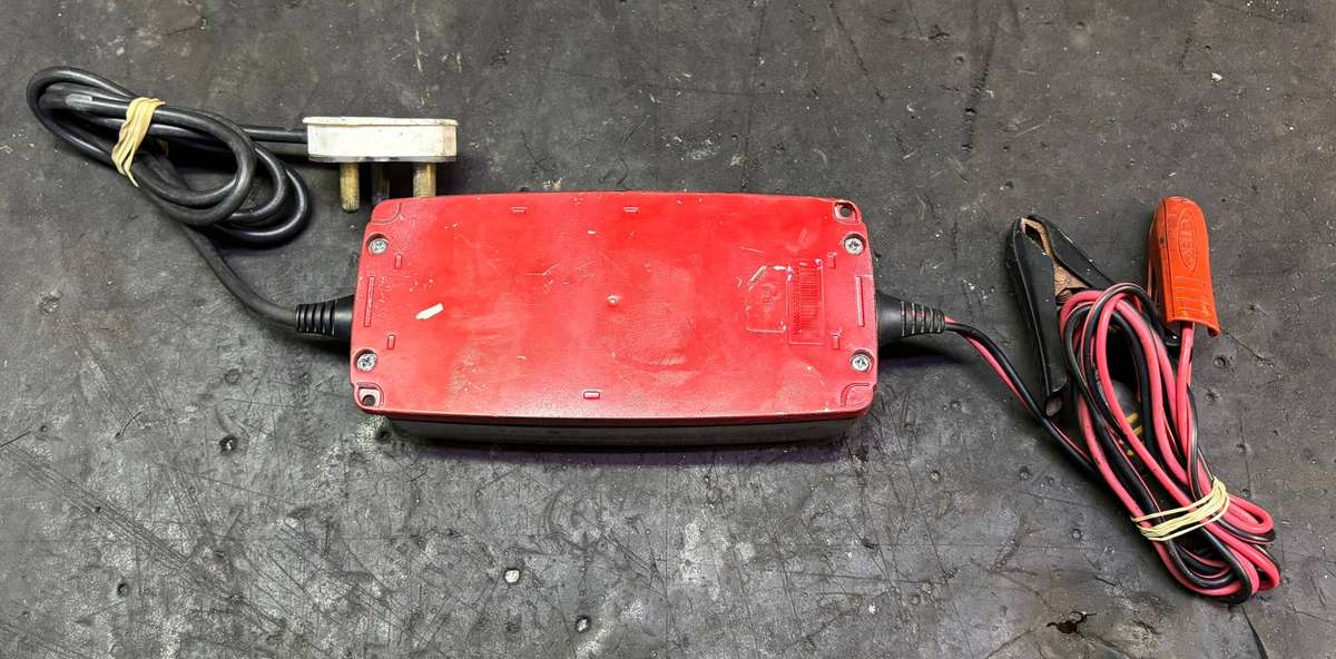 CTEK BATTERY CHARGER MXS 7.0 ( NOT CHARGING )