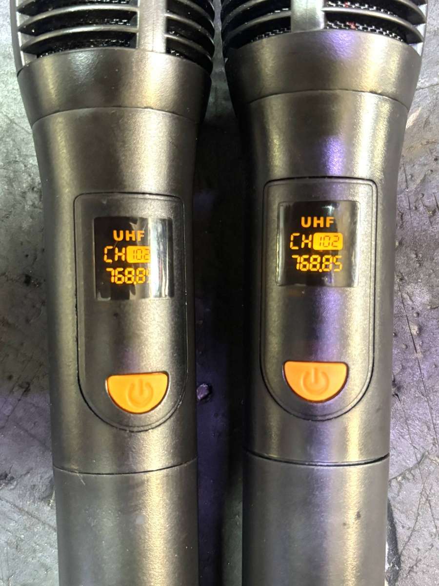 WIRELESS MICROPHONES ALL THREE FOR ONE BID