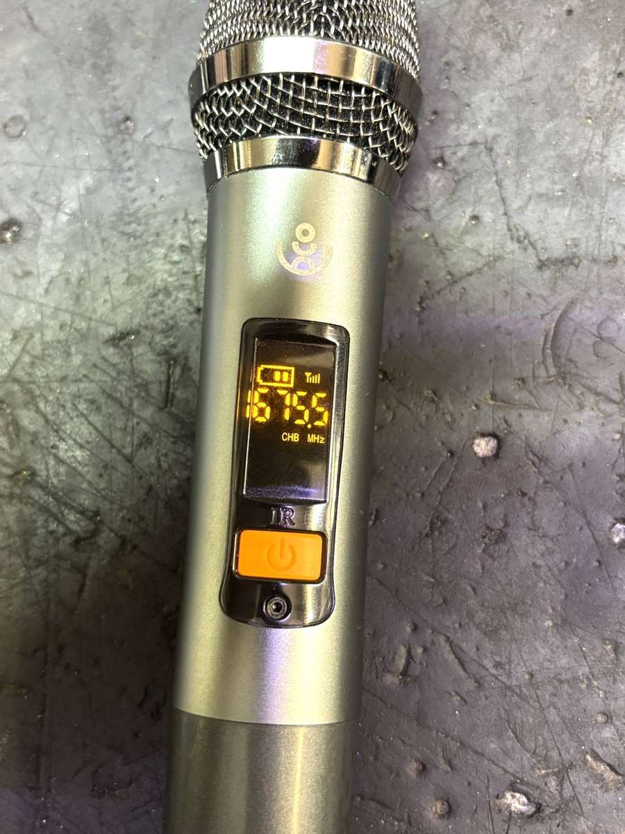 WIRELESS MICROPHONES ALL THREE FOR ONE BID