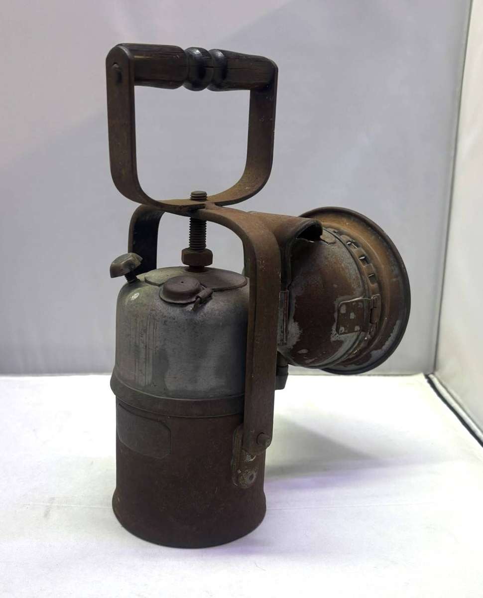 OLD HAND HELD MINNERS LAMP