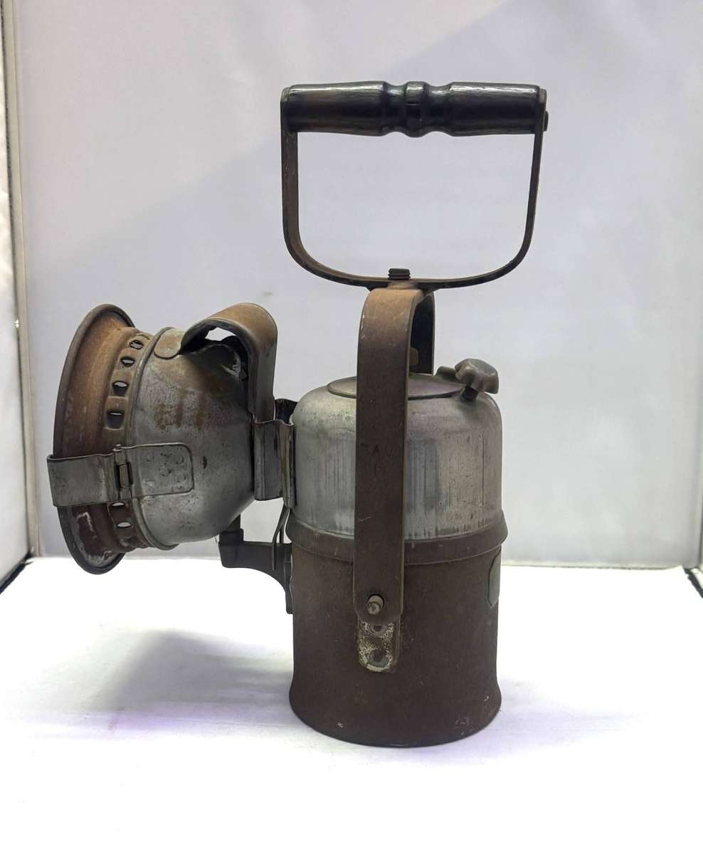 OLD HAND HELD MINNERS LAMP