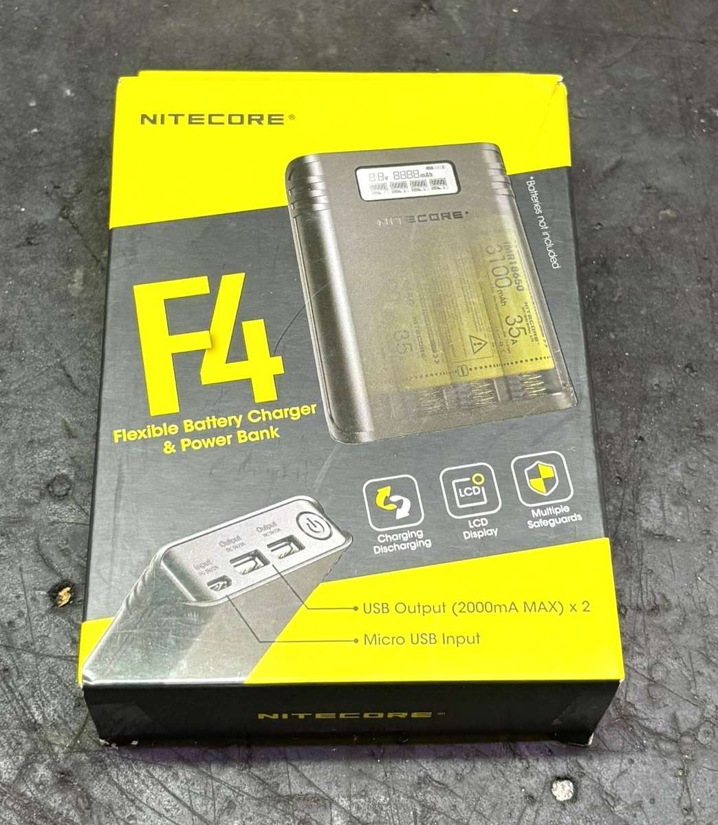 NITECORE F4 FLEXIBLE BATTERY CHARGER & POWER BANK