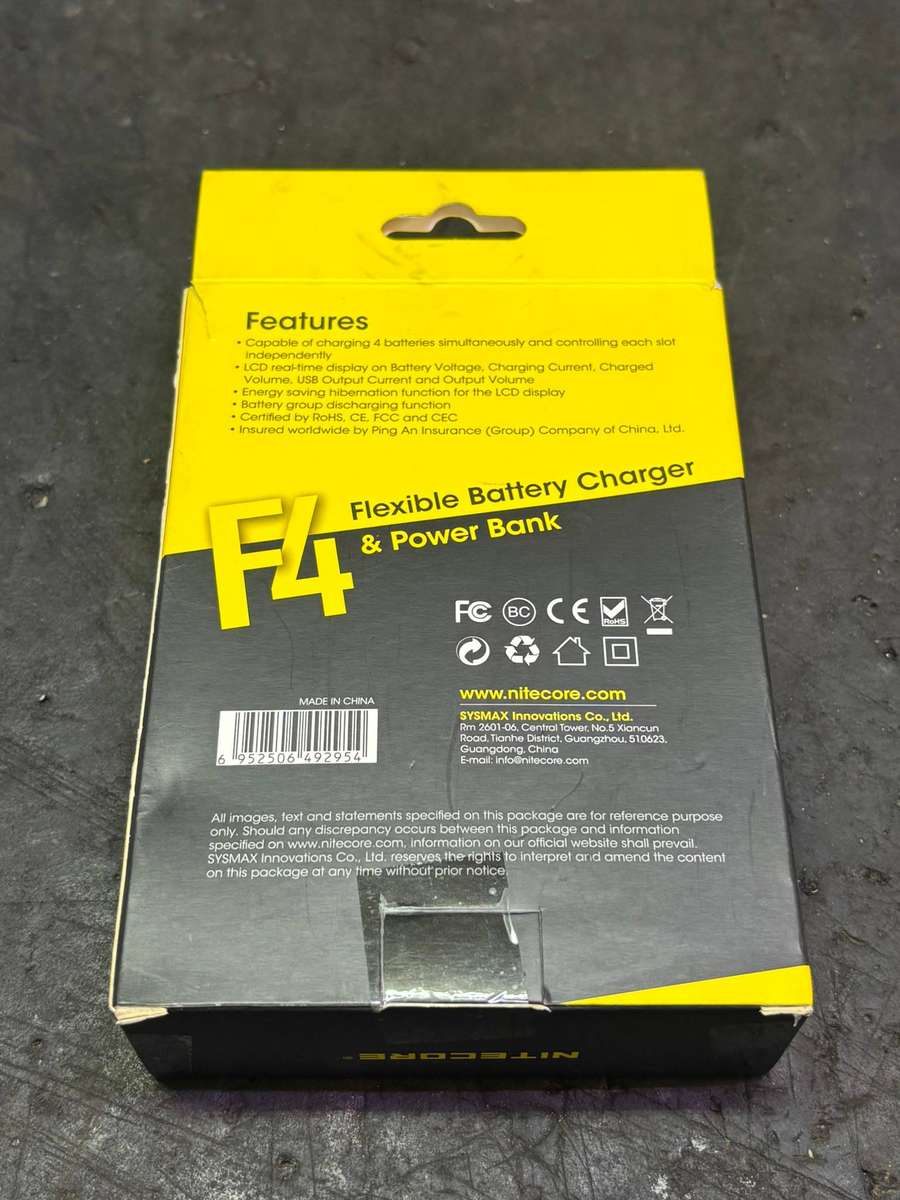 NITECORE F4 FLEXIBLE BATTERY CHARGER & POWER BANK