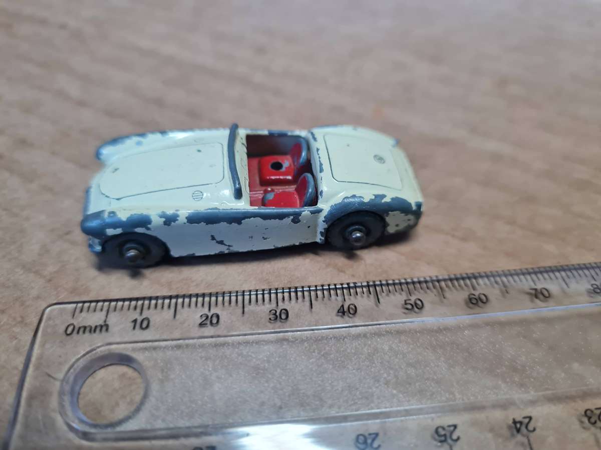 MATCHBOX LESNEY ENGLAND MGA SPORTS CAR #19