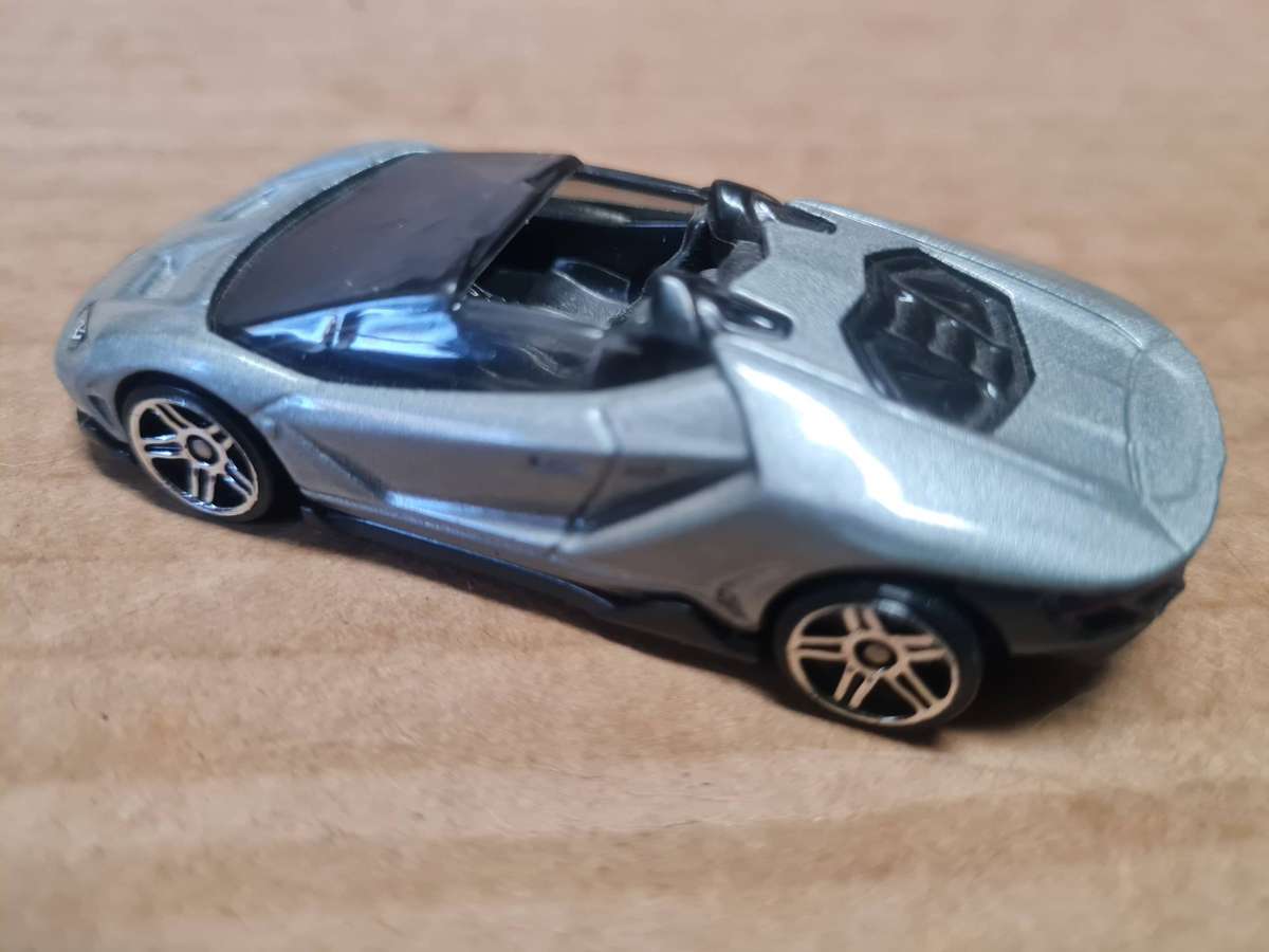 Hot Wheels Mattel 2018 - '17 LAMBORGHINI CENTENARIO ROADSTER FYB38