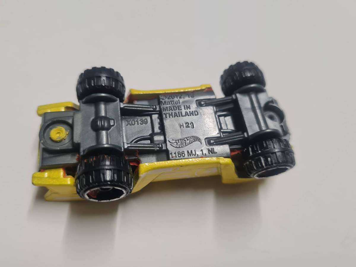 LOT 1 - HOT WHEELS MATTEL 2012