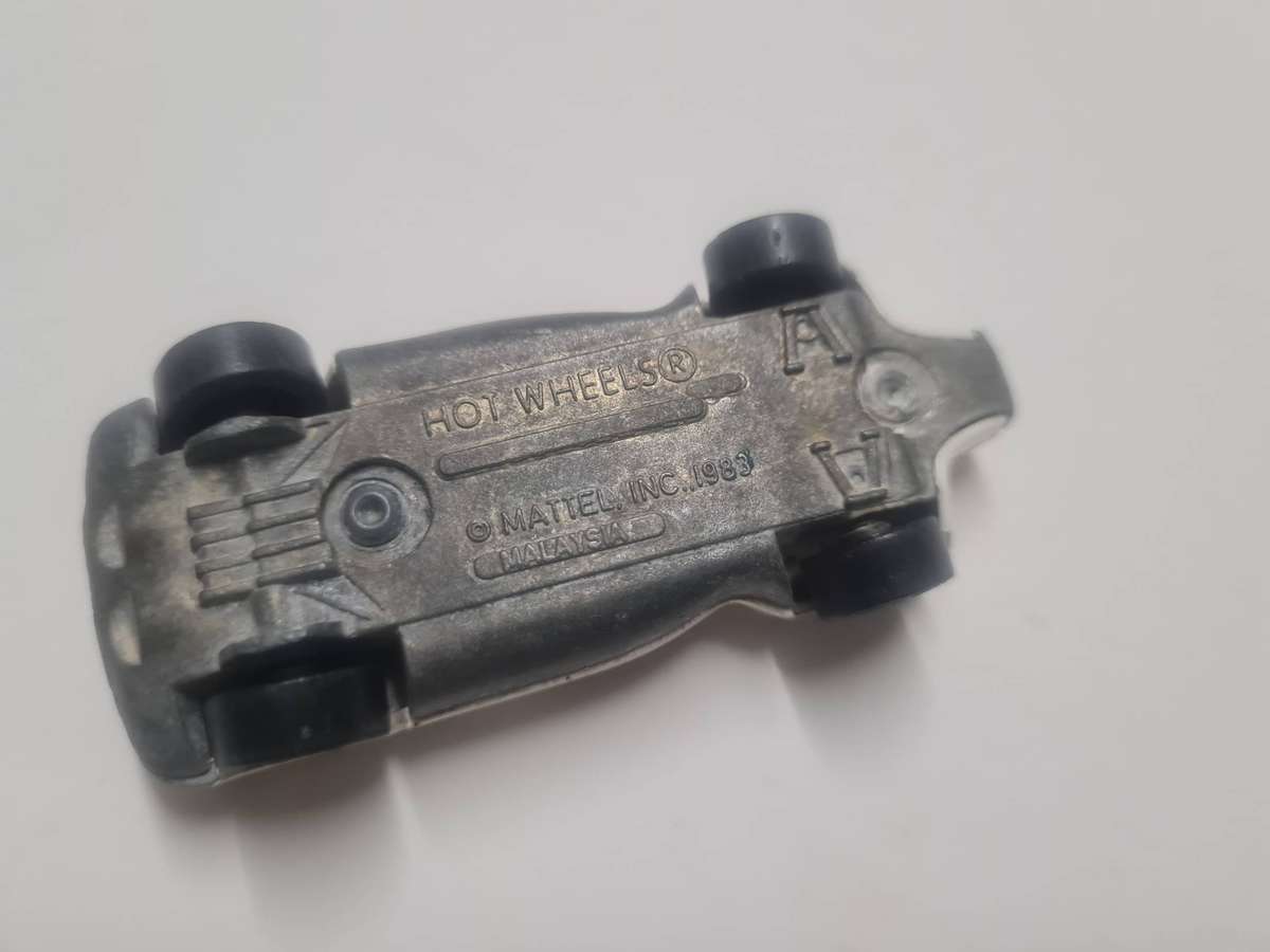 Lot 3 - VINTAGE HOT WHEELS MATTEL 1983 model car