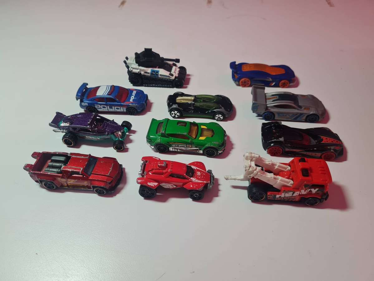 JOBLOT - 11 x HOT WHEELS