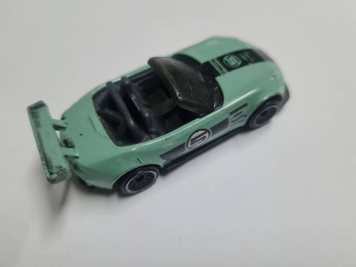 Lot 1 - HOT WHEELS MATTEL 2015 Mazda MX5