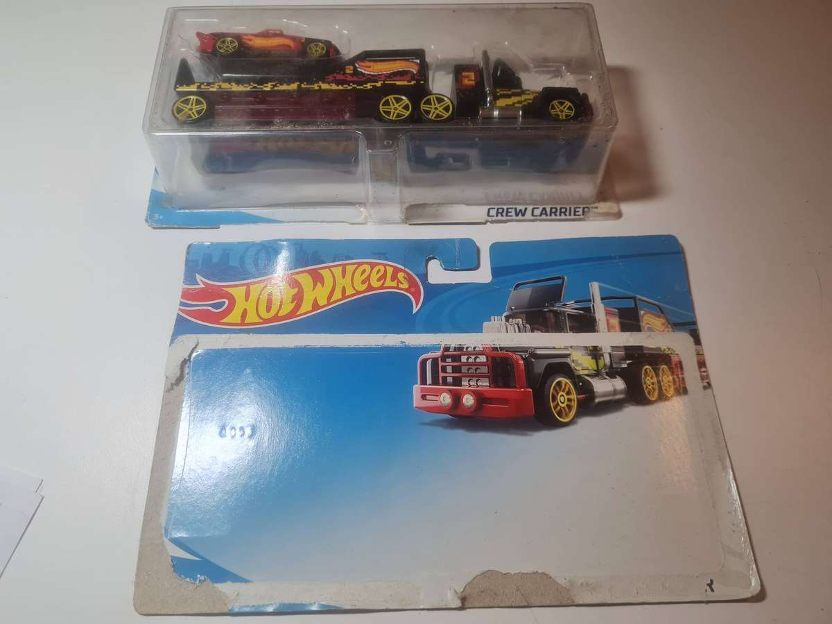 Lot 14 - HOT WHEELS CREW CARRIER (BOX DAMAGED)