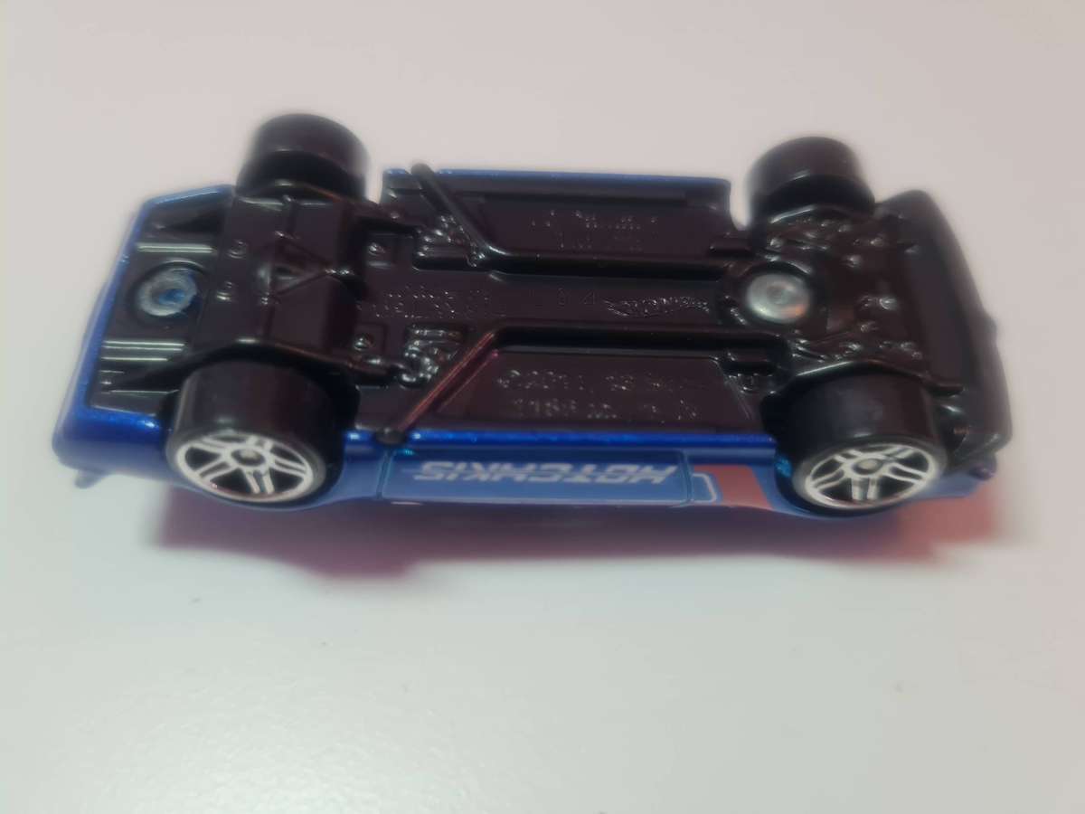 LOT 4 - HOT WHEELS MATTEL 2011 CAMARO '70