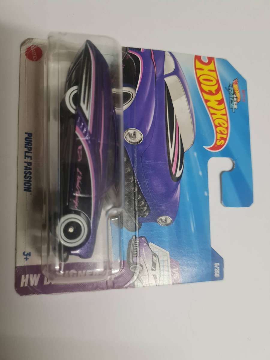LOT 10 - HOT WHEELS PURPLE PASSION