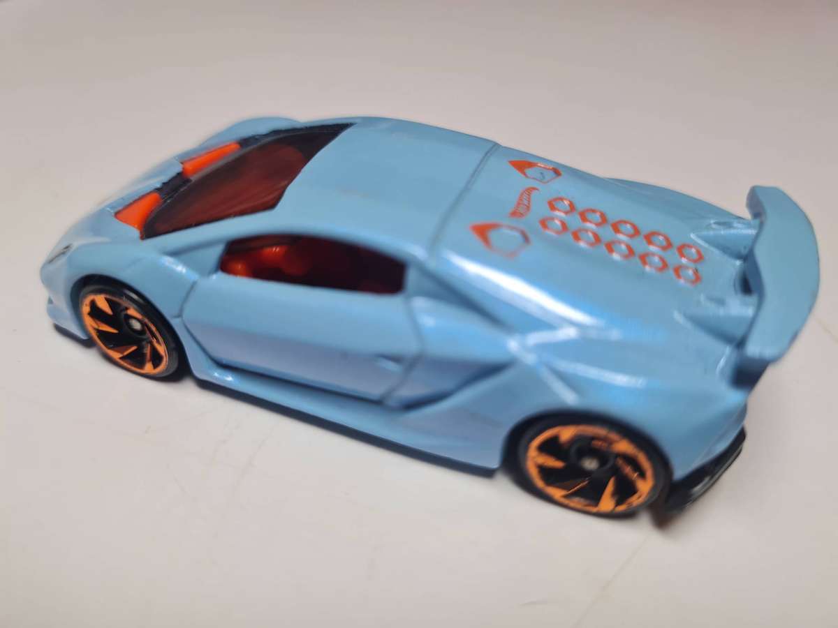 Lot 6 - HOT WHEELS LAMBORGHINI SESTO ELEMENTO