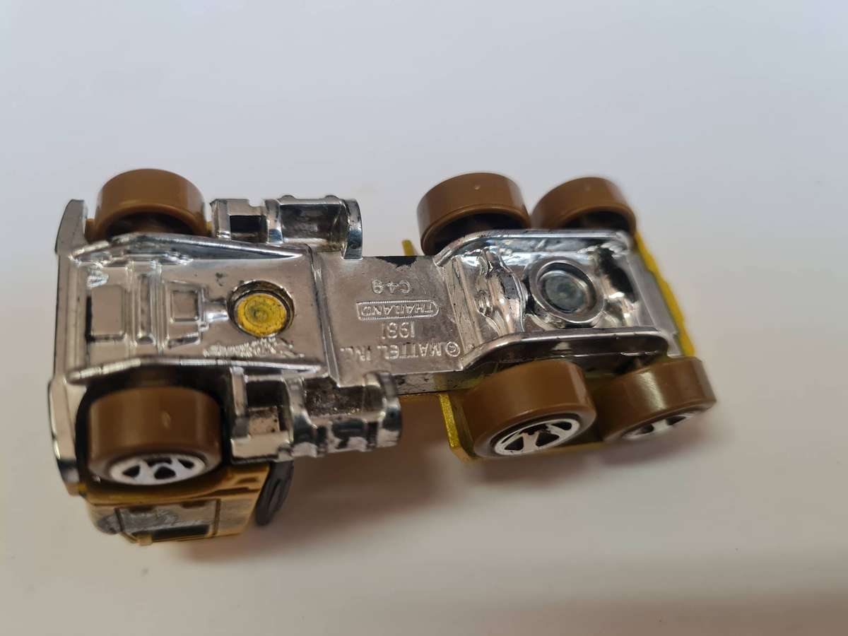 Lot 12 - HOT WHEELS KENWORTH SEMI TRUCK