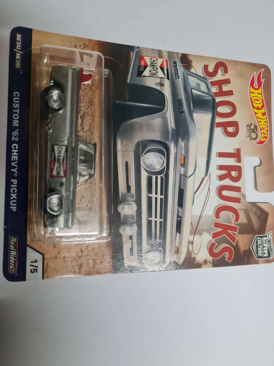 Lot 10 - HOT WHEELS PREMIUM CUSTOM '62 CHEVY PICKUP