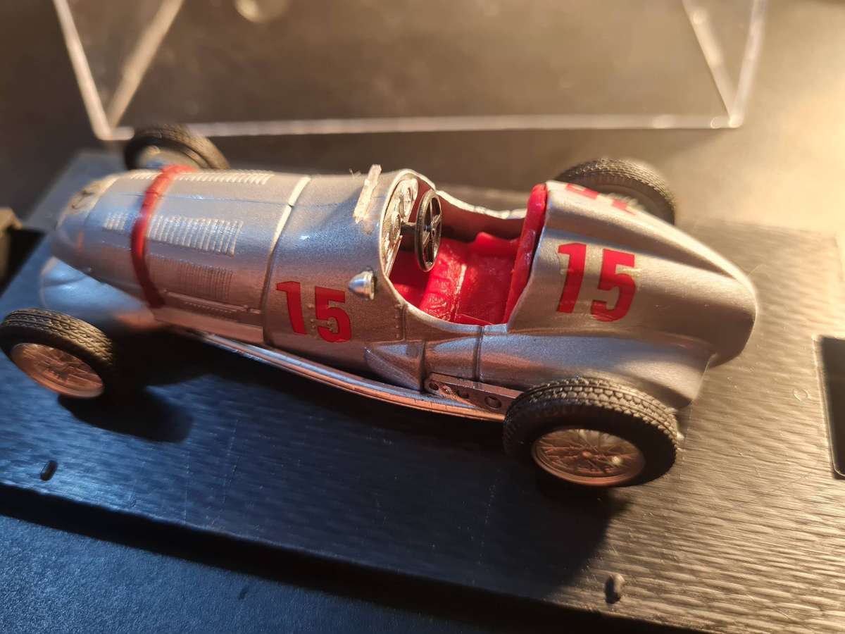 1/43 scale Mercedes (as per pictures)