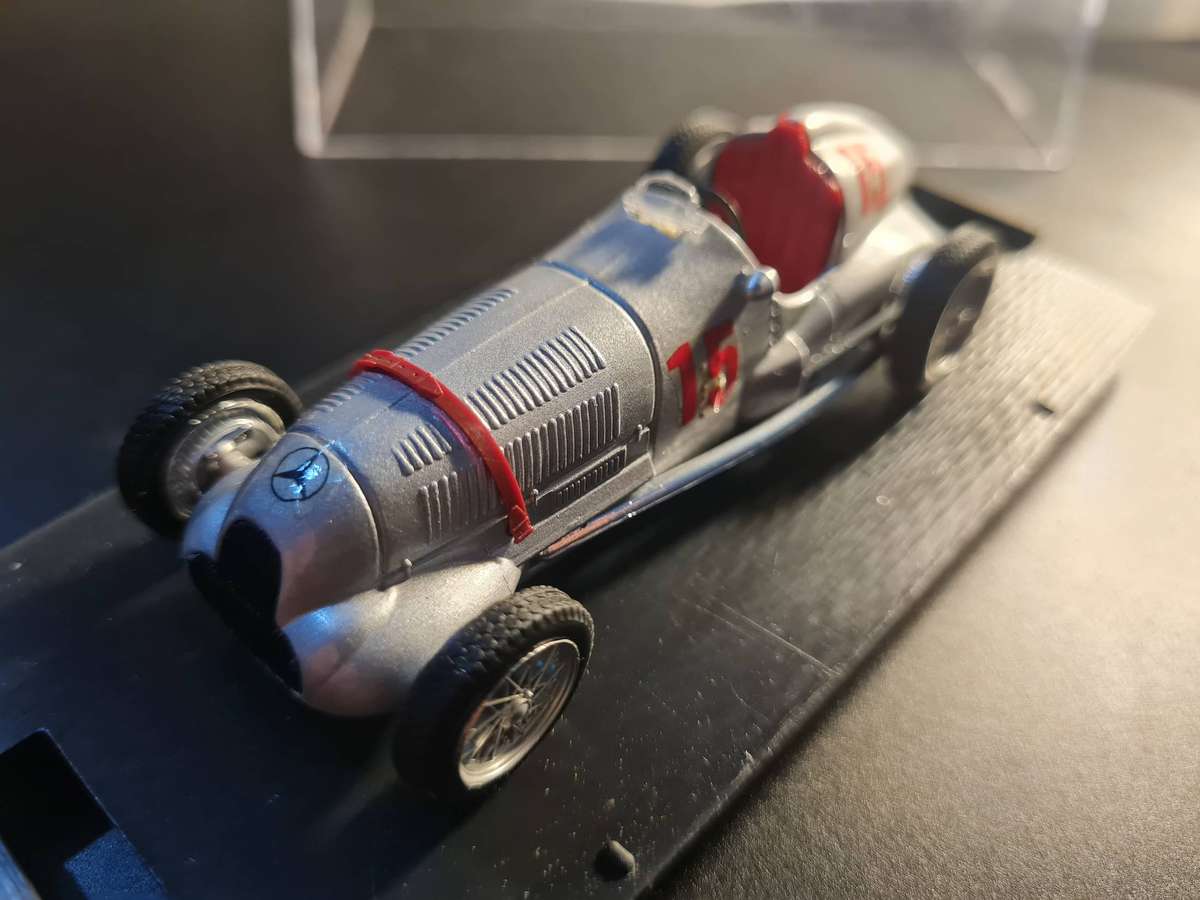 1/43 scale Mercedes (as per pictures)