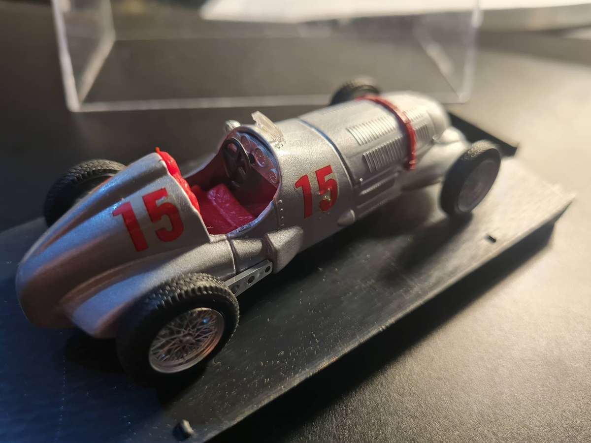 1/43 scale Mercedes (as per pictures)