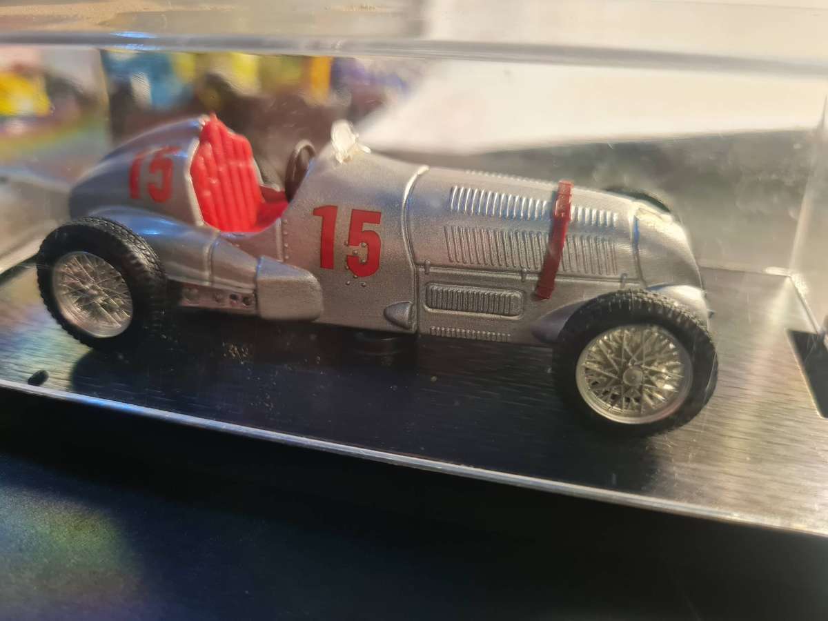 1/43 scale Mercedes (as per pictures)