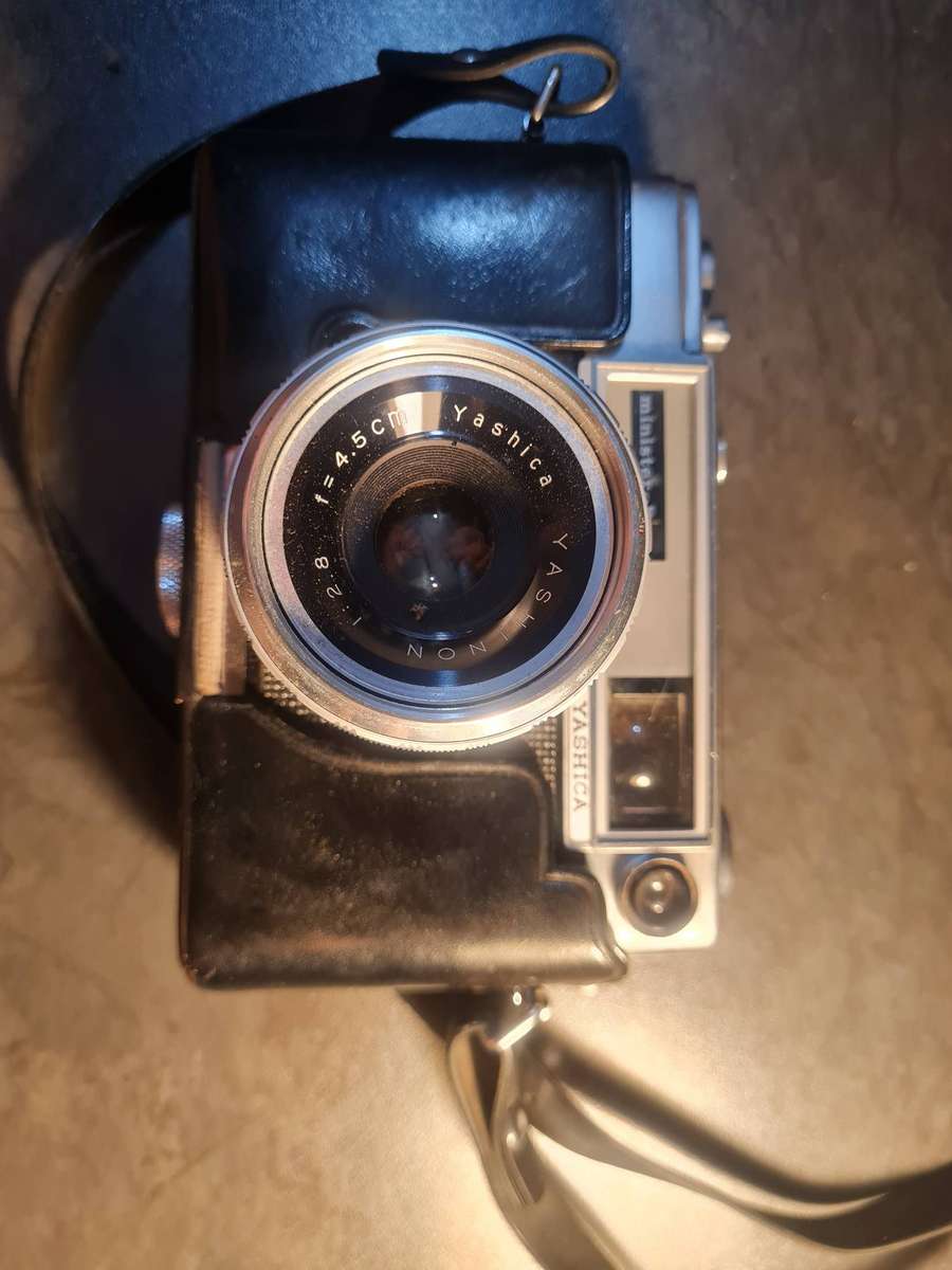 YASHICA CAMERA (Japan)