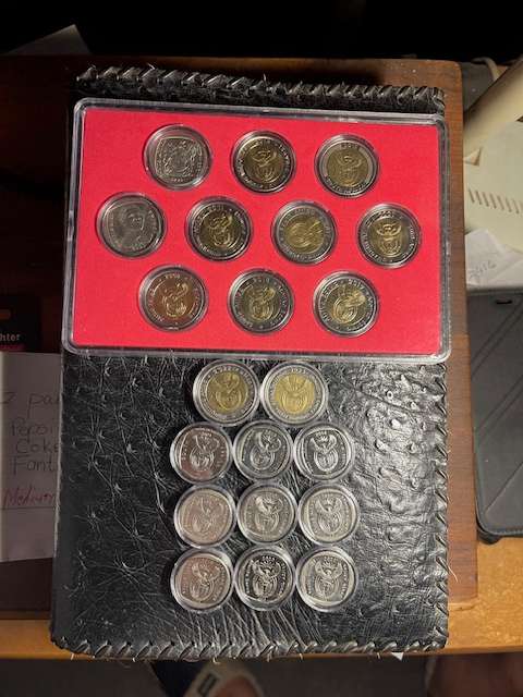 R5 and R2 commemorative coins all of them plus last R5 of third issue and first R5 of fourth issue.