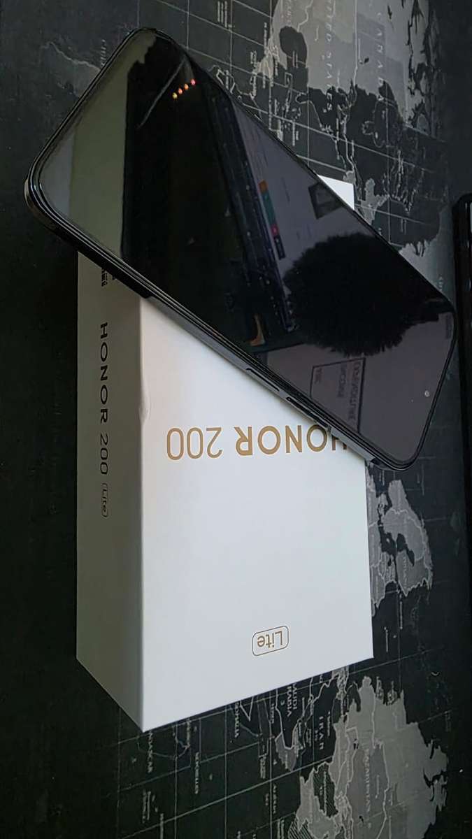 Honor 200 Lite 5G Dual Sim, 256Gb, 16Gb Ram (like new, original box, unused original charger)