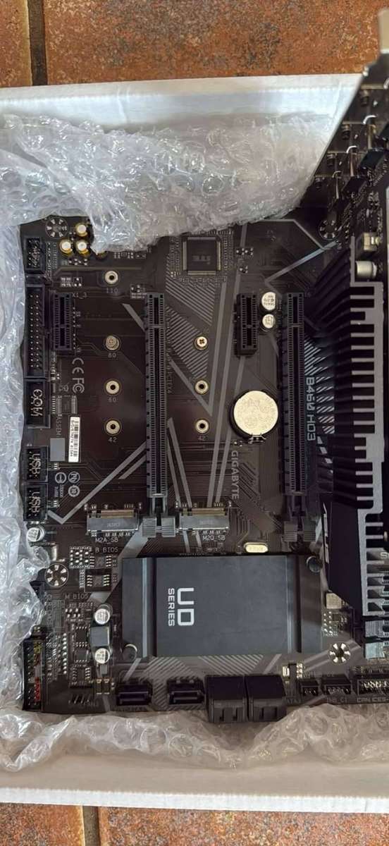 10th gen I3, gigabyte B460 motherboard with 710 2gb gpu, antec RGB cpu cooler.