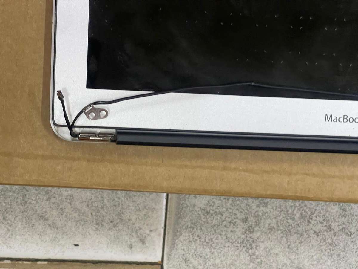 MacBook Air A1466 13-inch 2012 Display Assembly Replacement