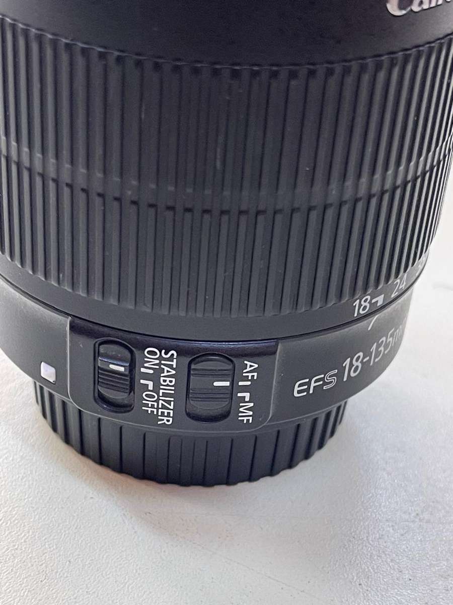 CANON EF-S 18-135mm Zoom Lens f/3.5-5.6 IS STM