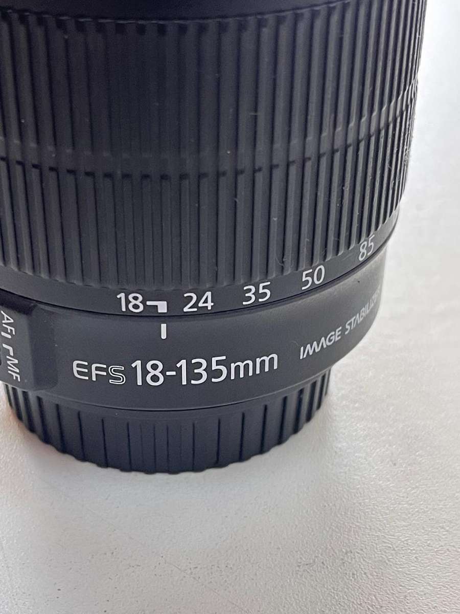 CANON EF-S 18-135mm Zoom Lens f/3.5-5.6 IS STM
