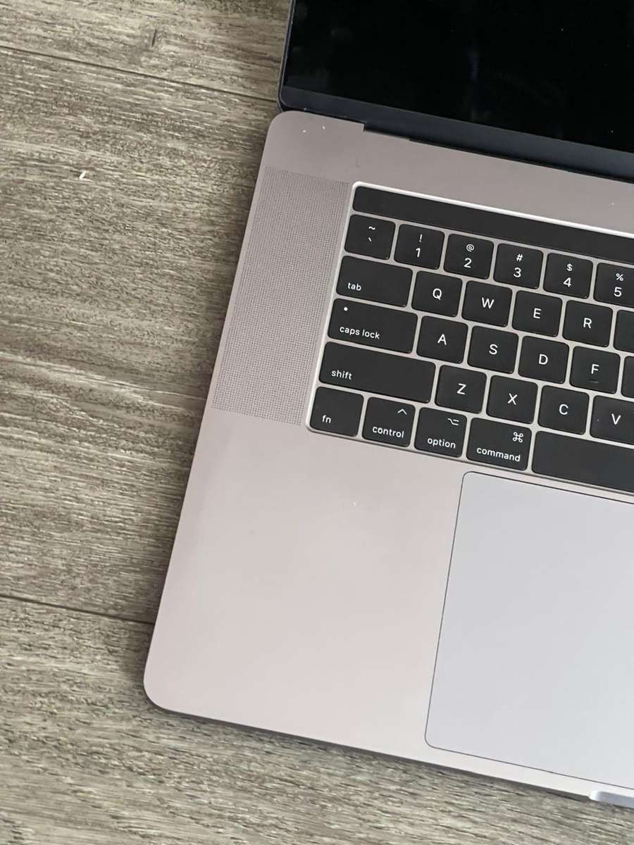 Apple MacBook Pro 15-Inch (TouchBar / 2017) | Core i7 16gb 256gb ssd