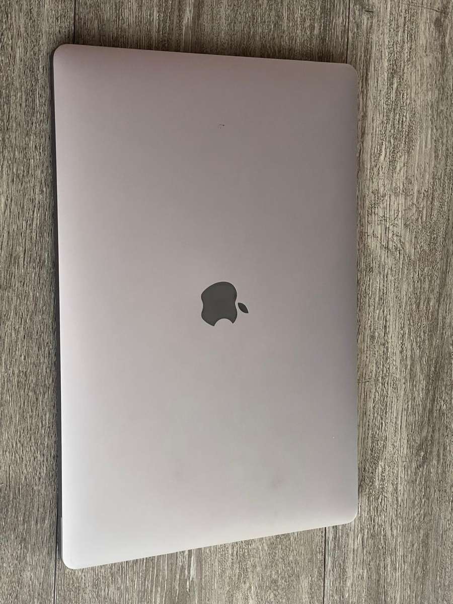 Apple MacBook Pro 15-Inch (TouchBar / 2017) | Core i7 16gb 256gb ssd