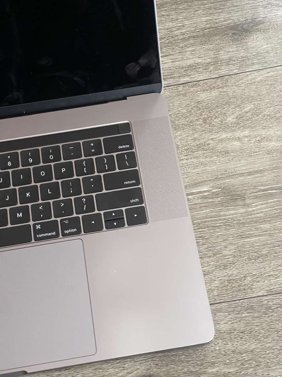 Apple MacBook Pro 15-Inch (TouchBar / 2017) | Core i7 16gb 256gb ssd