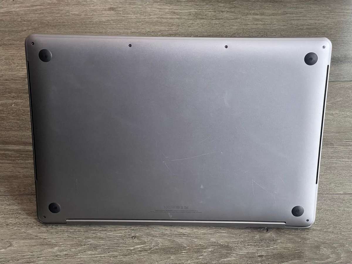 Apple MacBook Pro 15-Inch (TouchBar / 2017) | Core i7 16gb 256gb ssd