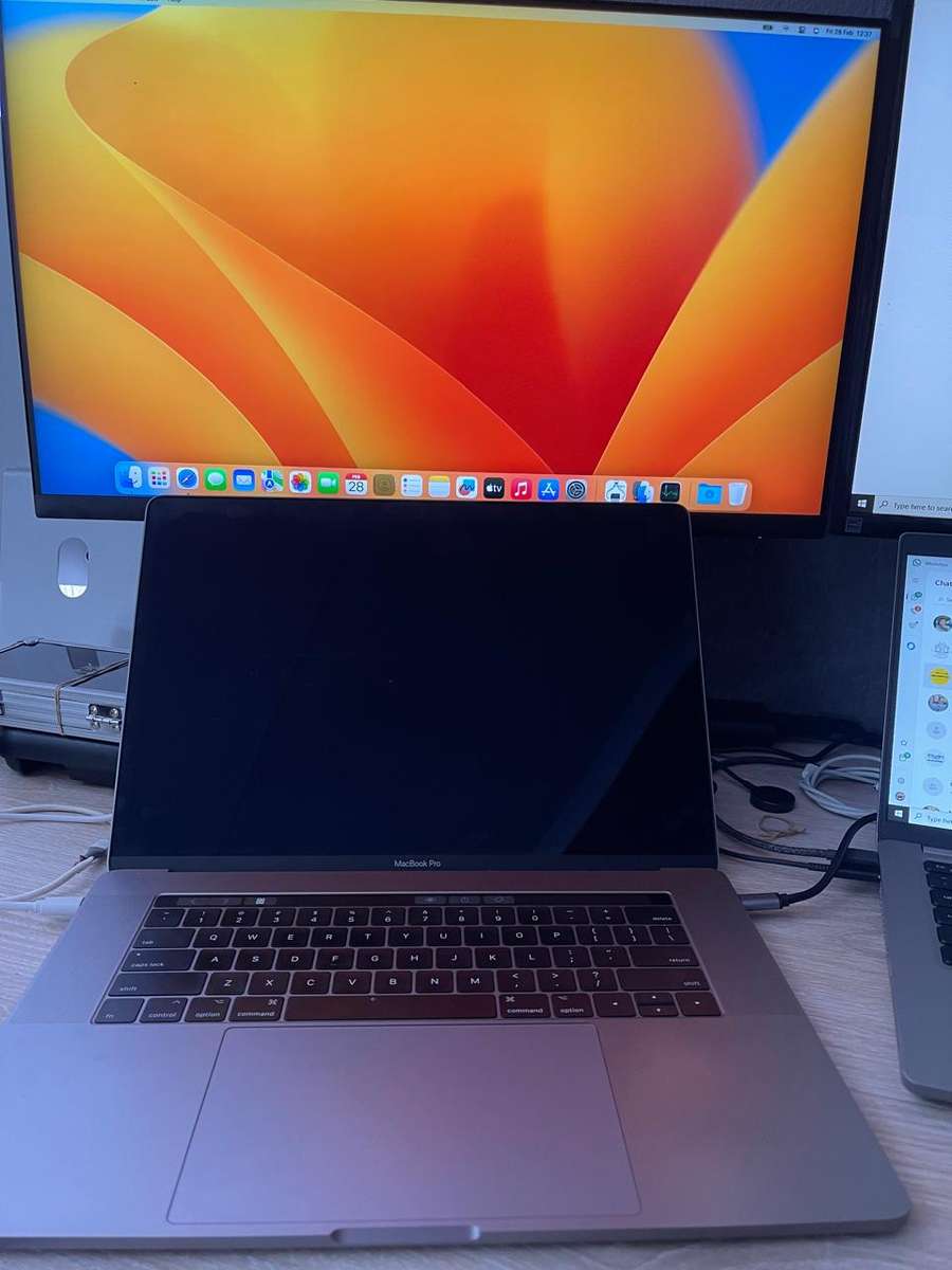 Apple MacBook Pro 15-Inch (TouchBar / 2017) | Core i7 16gb 256gb ssd