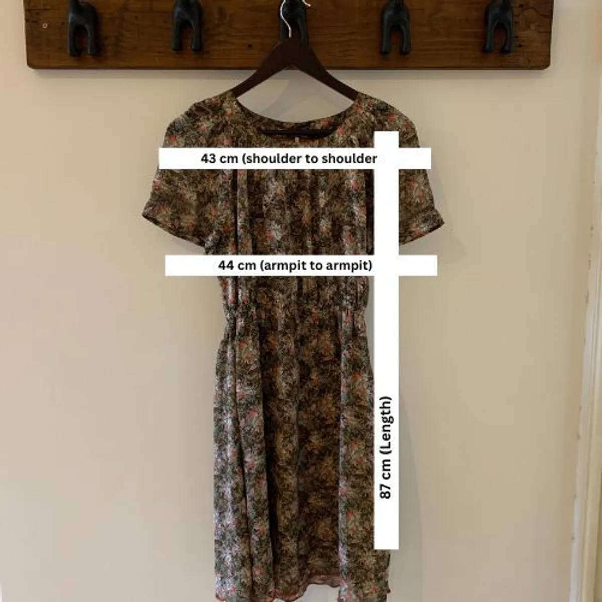Floral Tailor-Made Dress  Knee Length  Size M (Estimated)  Lightweight