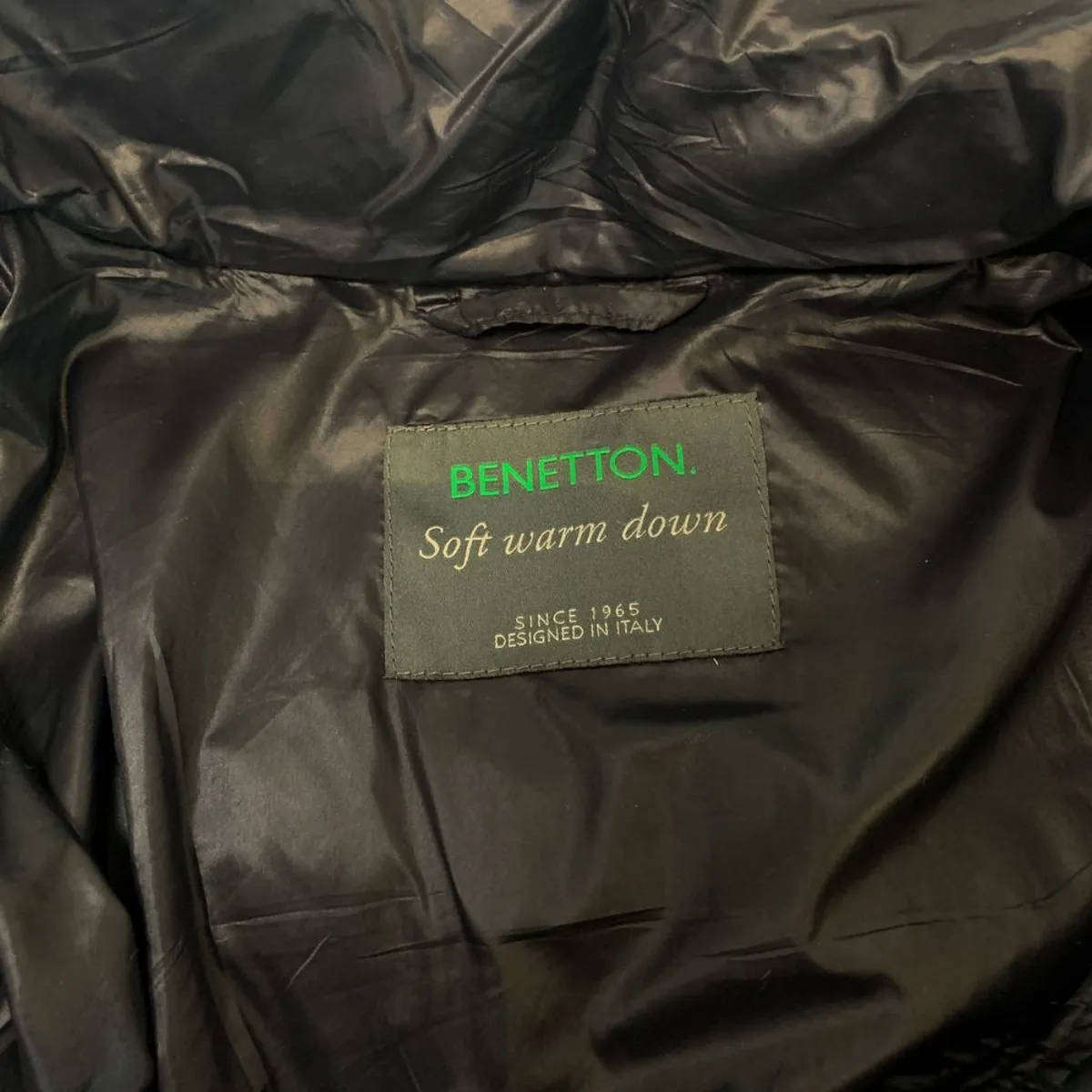 BENETTON Black Puffer Jacket  Medium  Detachable Hood Winter Coat