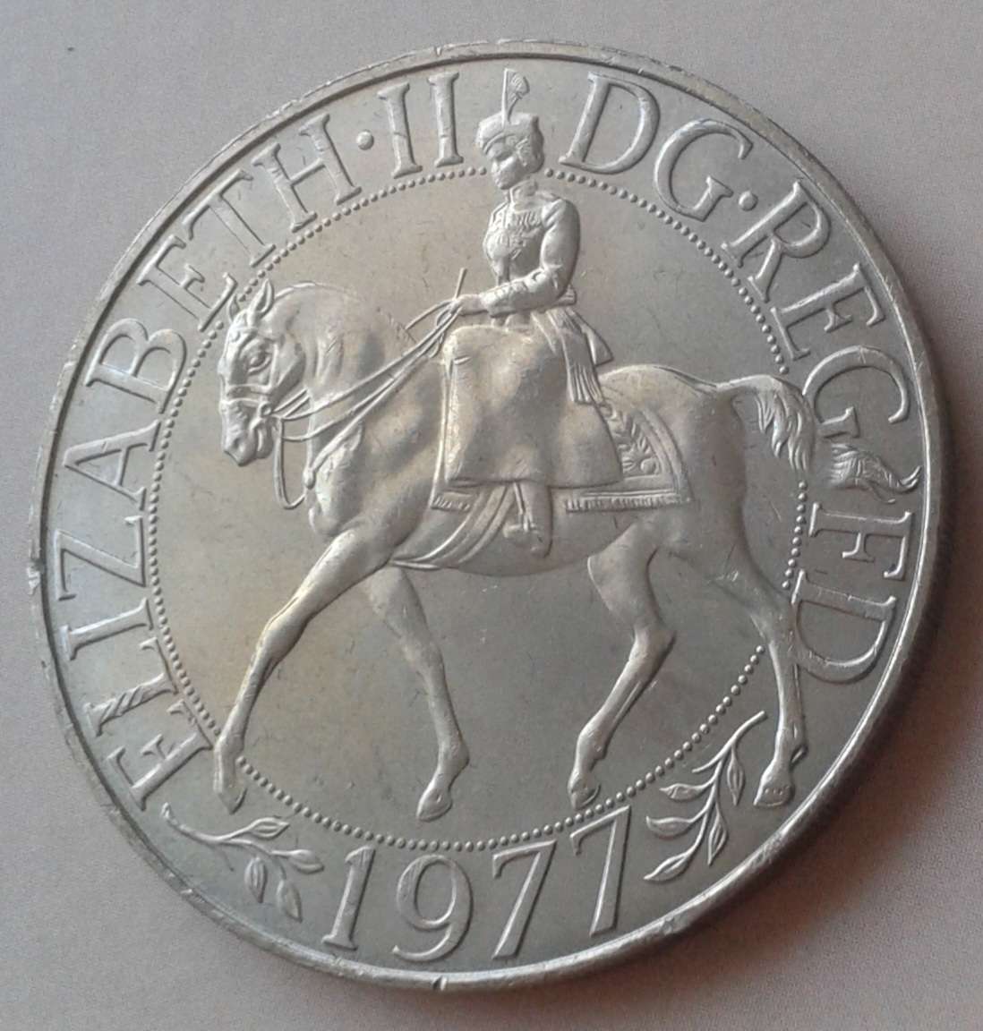 1977 Elizabeth nickel crown in box