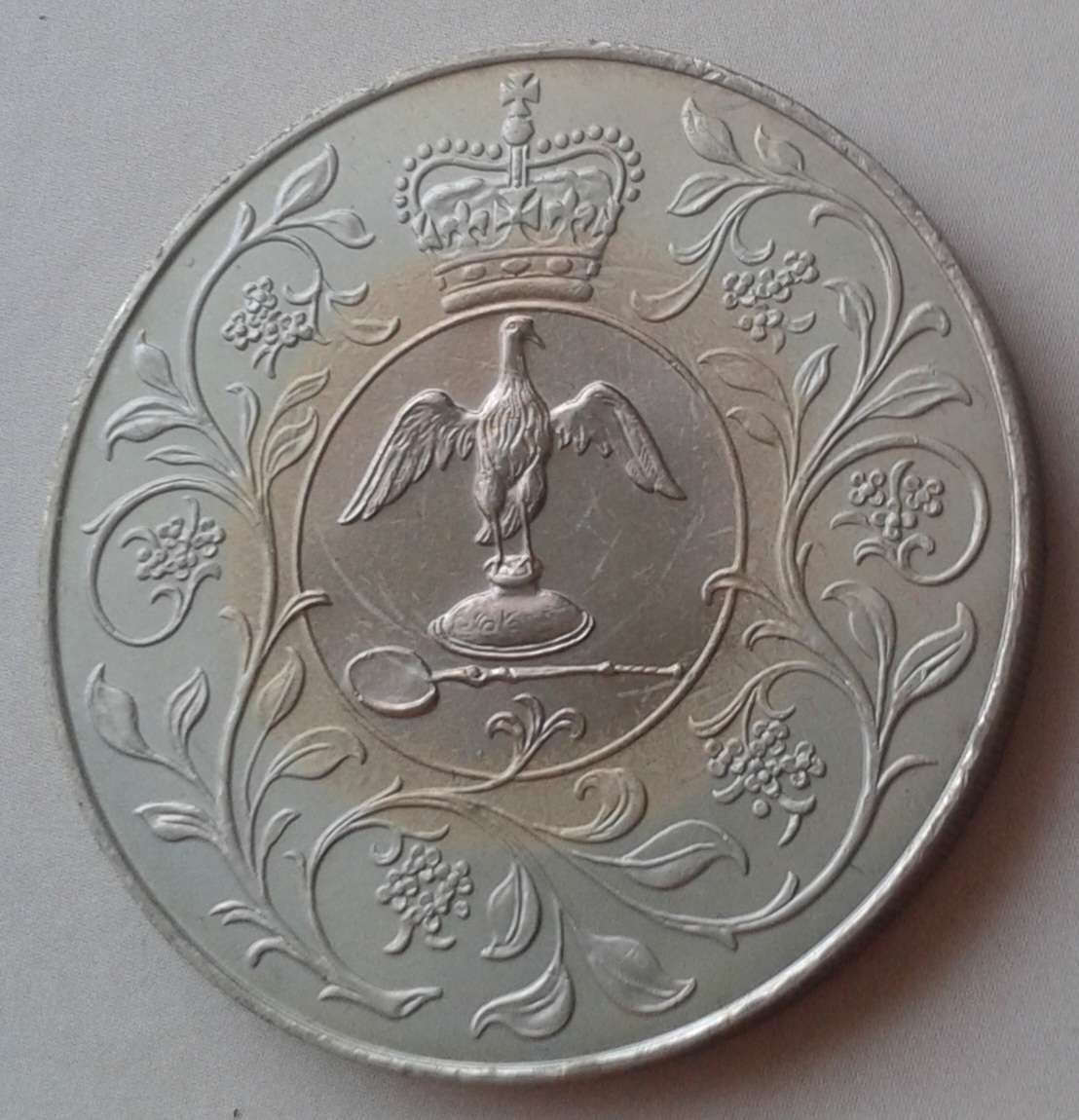 1977 Elizabeth nickel crown in box