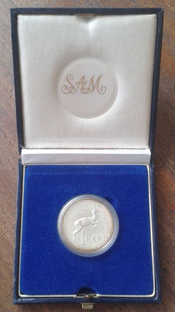 Encapsulated 1990 Republic proof silver R1 in box