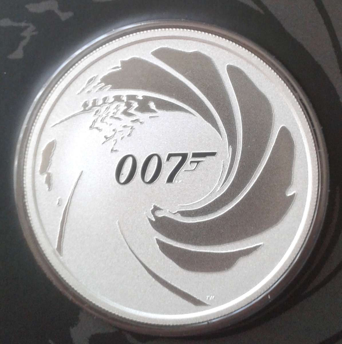 2020 Tuvalu brilliant uncirculated 1oz pure silver dollar (007 James Bond)