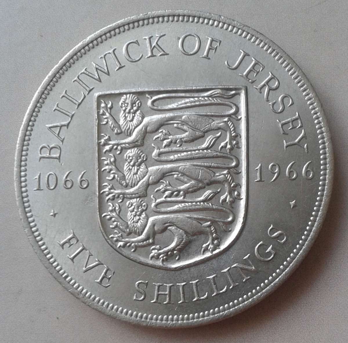 Nice 1966 Bailiwick of Jersey 5 Shillings (Battle of Hastings)