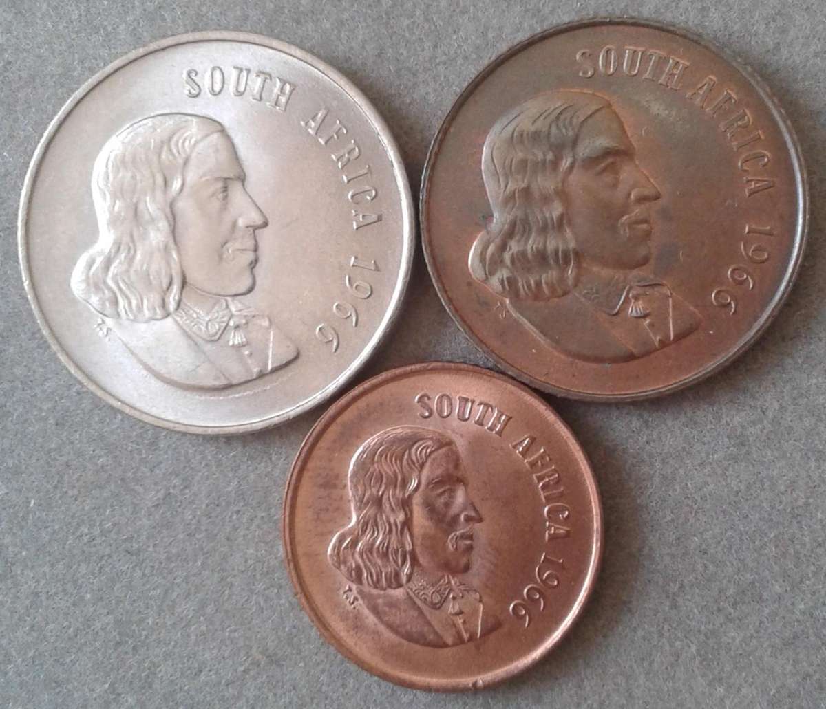 1966 English uncirculated 20c/2c and 1c