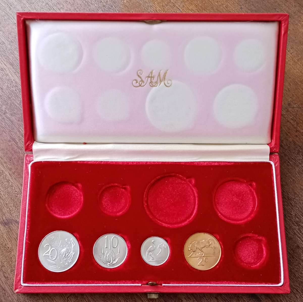 Set of x4 proof 1965 coins in red box (20c-2c).