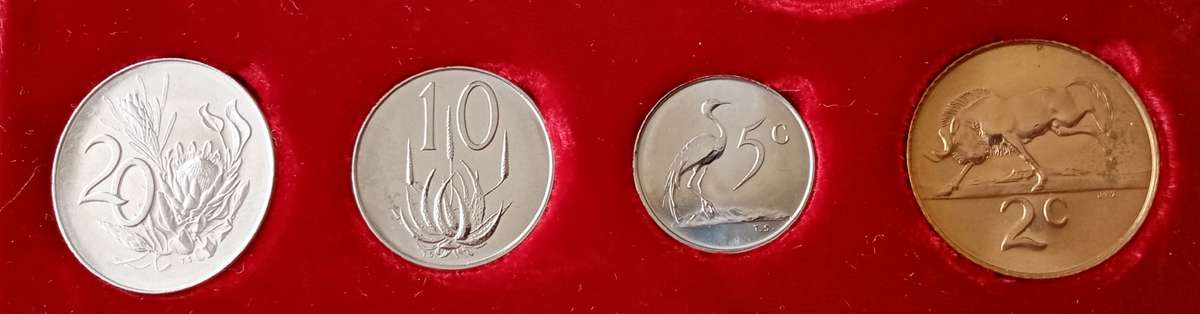 Set of x4 proof 1965 coins in red box (20c-2c).