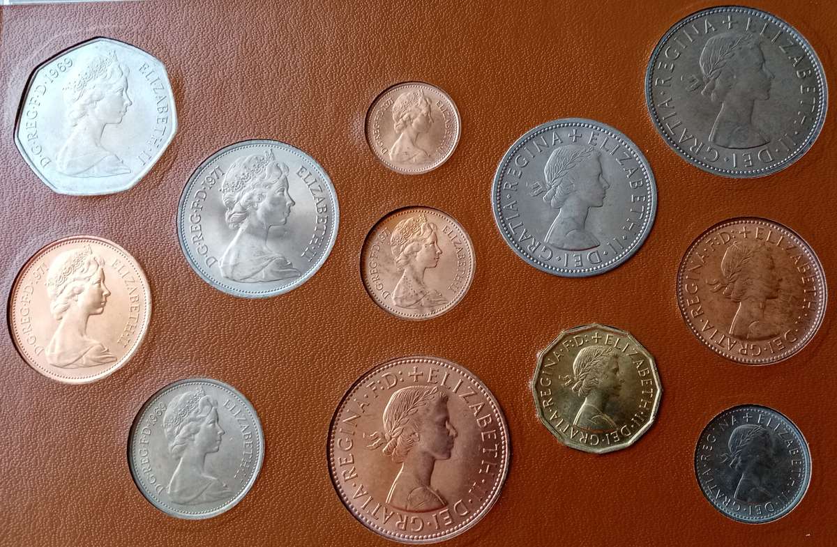 Great Britain Complete Decimal Issue & last £.s.d issue uncirculated  set in case (12 coins)