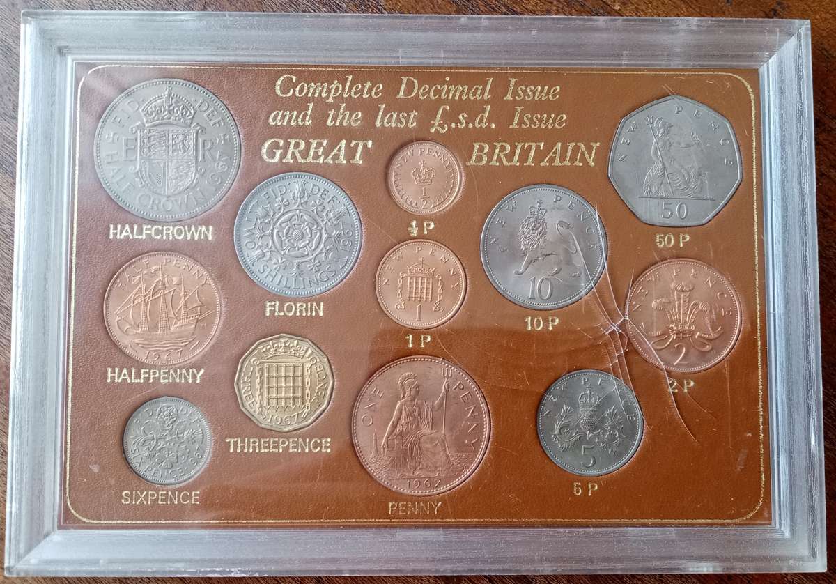 Great Britain Complete Decimal Issue & last £.s.d issue uncirculated  set in case (12 coins)