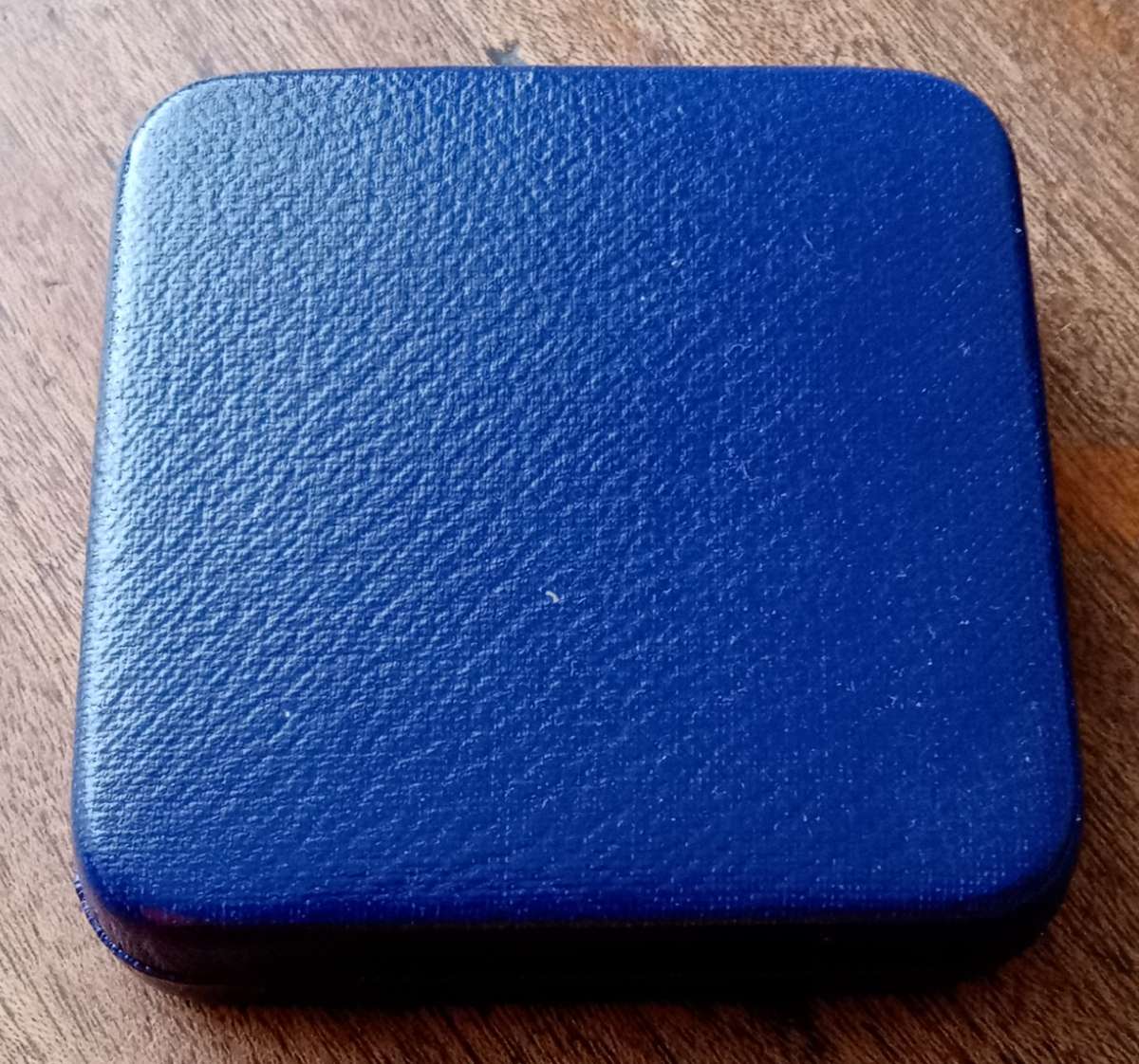 1977 Elizabeth nickel crown in box