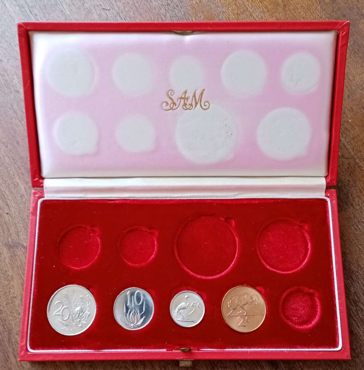 Set of x4 proof 1965 coins in red case (20c-2c)