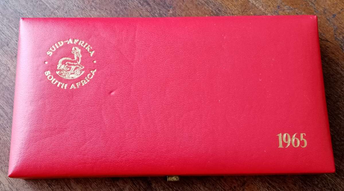 Set of x4 proof 1965 coins in red case (20c-2c)